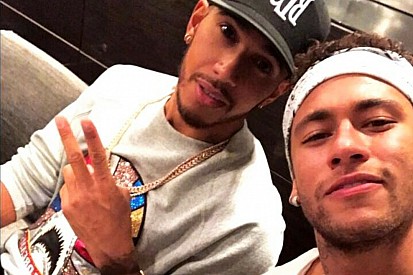 No Camp Nou, Hamilton se rende a grande atuação de Neymar