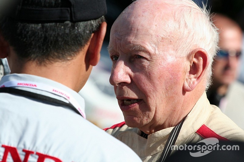 Motorsport in lutto: è morto John Surtees in ospedale!