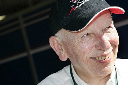 Esporte a motor lamenta morte de John Surtees