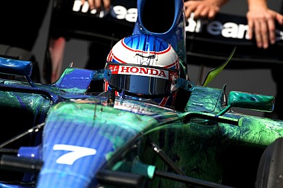 Por amigo em recuperação, Button leiloa capacete de 2007
