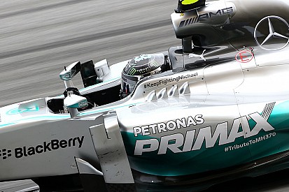 Mercedes explica retirada de mensagem de incentivo a Schumi