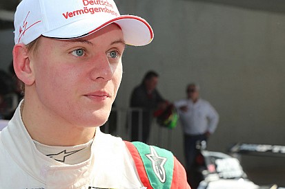 Mercedes выпустит серию видеороликов о Мике Шумахере в автошколе