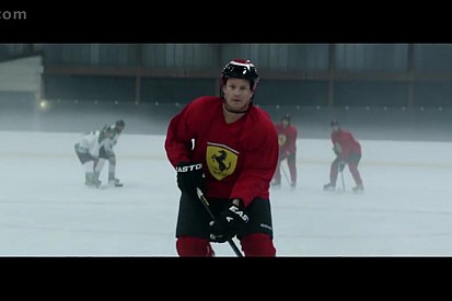 VÍDEO: Kimi joga hóquei em comercial da Ferrari