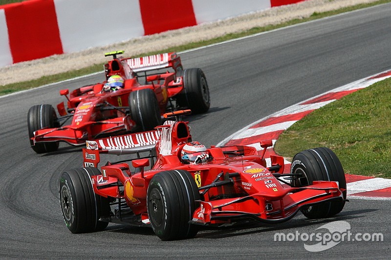 Kimi Raikkonen, Scuderia Ferrari, F2008, por delante de Felipe Massa, Scuderia Ferrari, F2008