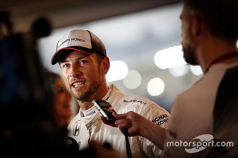 Jenson Button, McLaren met de media