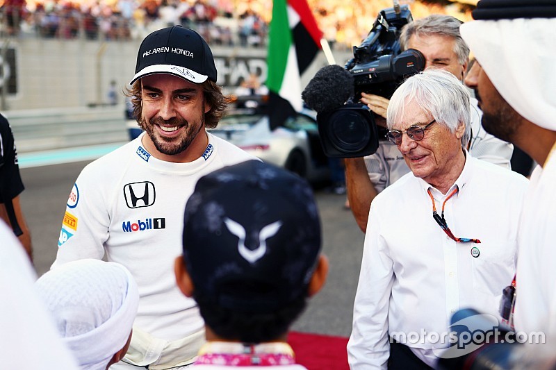 Ecclestone: "No me gusta ver a Alonso al fondo de la parrilla"