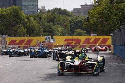 Továbbra is maradnak a bokszkiállások a Formula E-ben