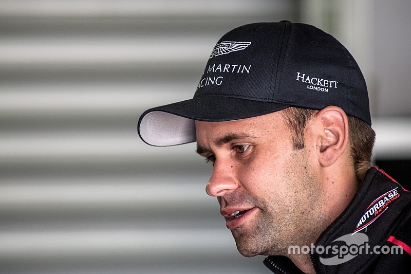 Jonny Adam e la Aston Martin al comando nelle Libere di Silverstone