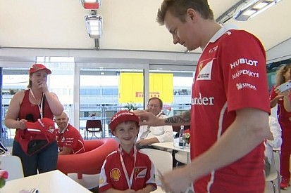 Pequeno fã da Ferrari rouba cena no GP da Espanha