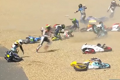 Grande strike na Moto3 e queda de Rossi; o domingo na França