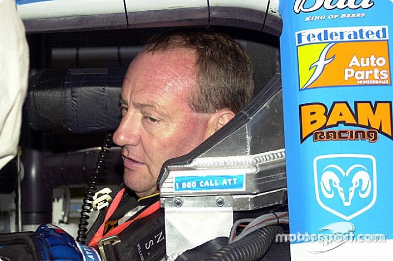Ken Schrader first in list of NASCAR stars to race at Ohsweken Speedway