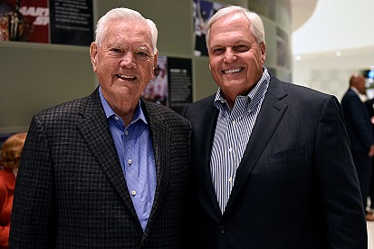 Este día en NASCAR: feliz cumpleaños al legendario Junior Johnson