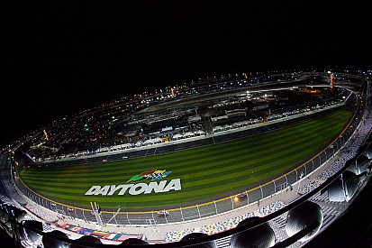 Chuva faz NASCAR adiar prova da Xfinity Series para sábado