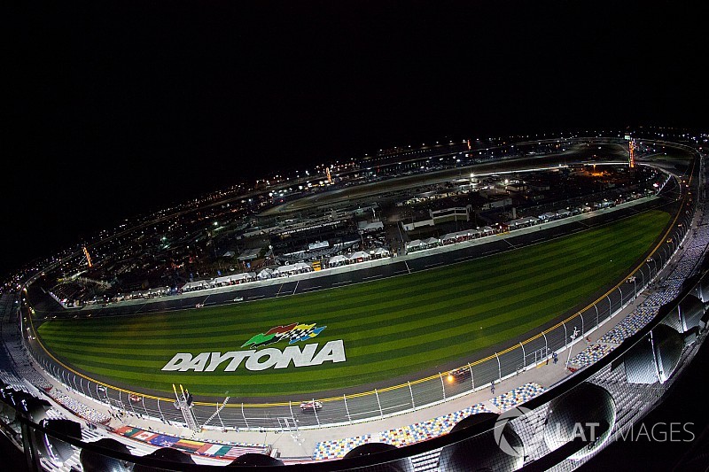 Chuva faz NASCAR adiar prova da Xfinity Series para sábado