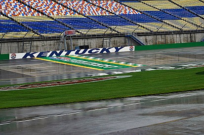 Carrera de Nascar Xfinity en Kentucky fue pospuesta para el sábado