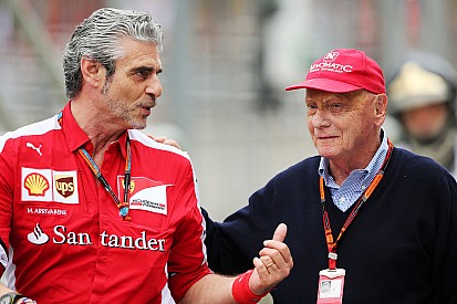 Lauda voorziet spannende kwalificatie: "Ferrari verrassend snel"