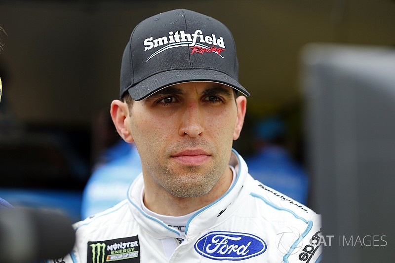 Aric Almirola regresa a la Copa de NASCAR este fin de semana