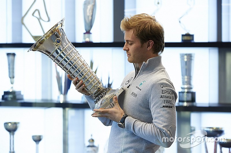 Rosberg sempat kehilangan trofi juara dunia F1