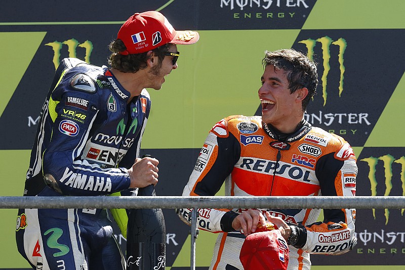 In beeld: Marquez naast Rossi met 33 zeges voor Honda