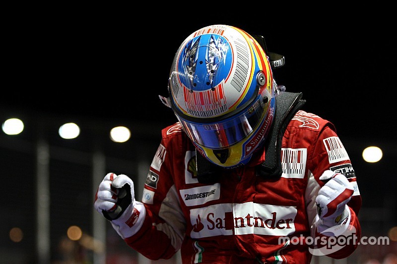 Singapur GP'sini kazananlar ve podyuma çıkanlar