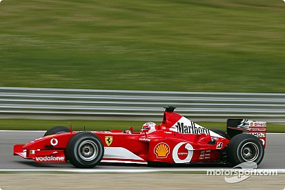 Ezen a napon: A világbajnok Schumacher előreengedi Barrichellót