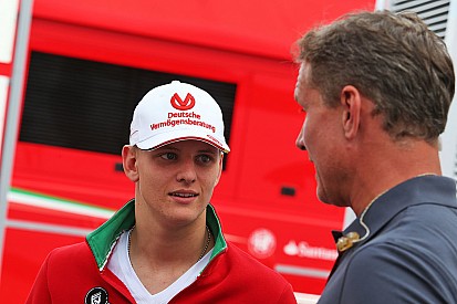 Jochen Mass: Das macht Mick Schumacher besser als Max Verstappen
