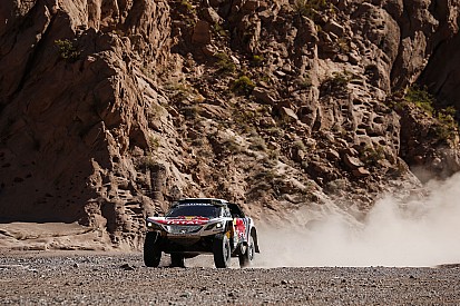Loeb évoque un possible retrait de Peugeot du Dakar