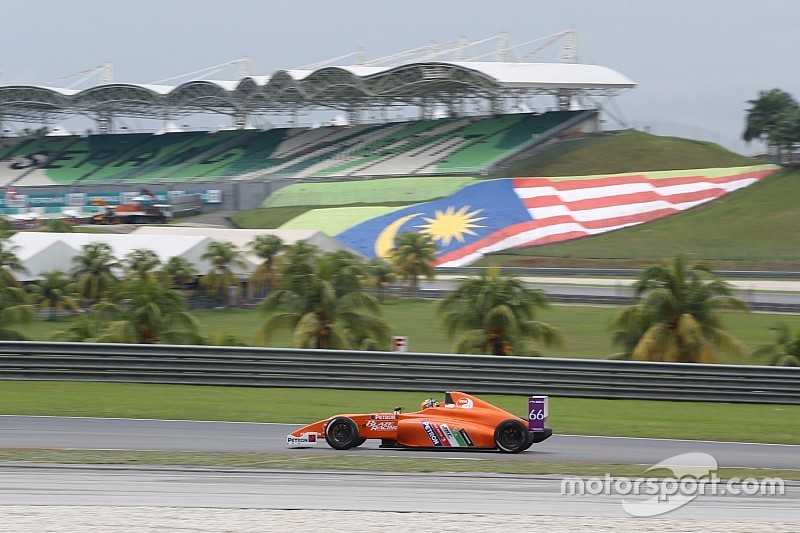 Carrera de F4 termina sin coches en Sepang