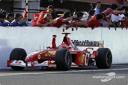 Michael Schumacher az utolsó futamon sem könyörült meg a mezőnyön 2002-ben