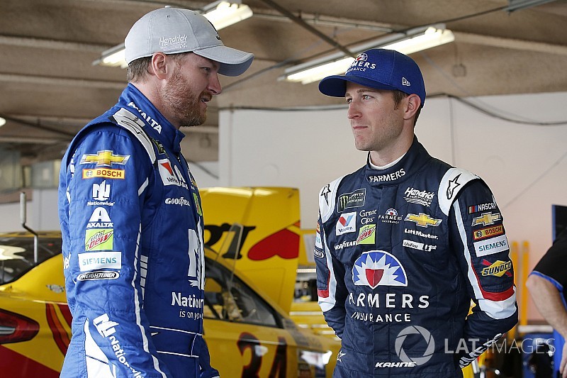 Kahne y Earnhardt lideran la práctica final en Talladega