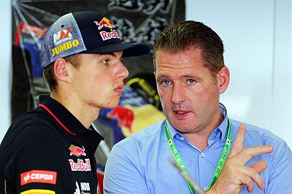 Jos Verstappen acusó a la FIA de ayudar a Ferrari