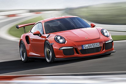 De man die de Porsche 911 redde is overleden