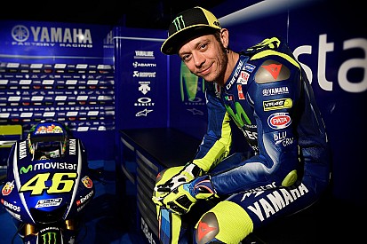 Rossi dédramatise sa peur d'arrêter la moto et pense aux courses auto