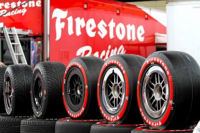 IndyCar сменит шинный регламент