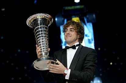 Retro: Alonso a McLarenhez igazol