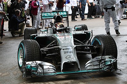 Mercedes, Wehrlein'ı bırakmayacak