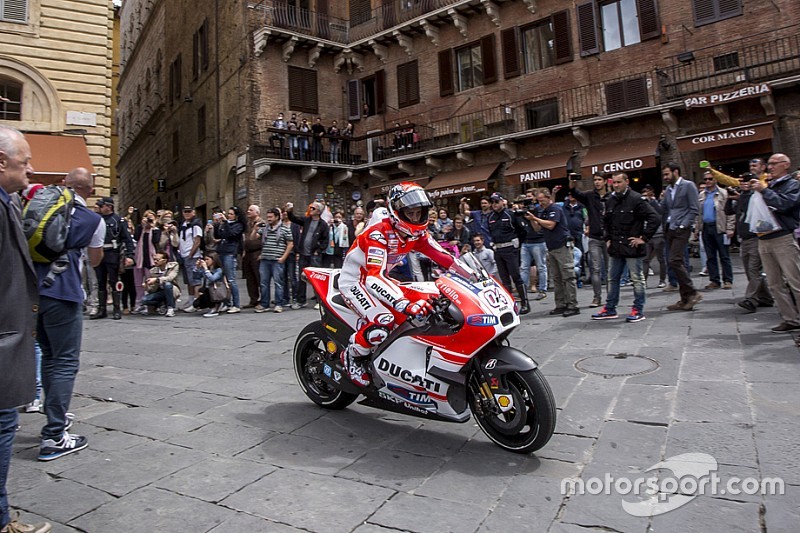 Ezpeleta: "C'è un progetto per fare un GP cittadino per la MotoGP"