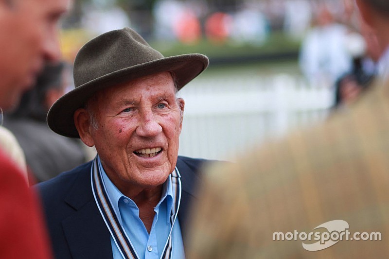 Sir Stirling Moss announces retirement from public life