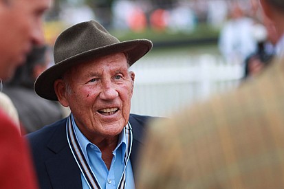 Stirling Moss se retire de la vie publique