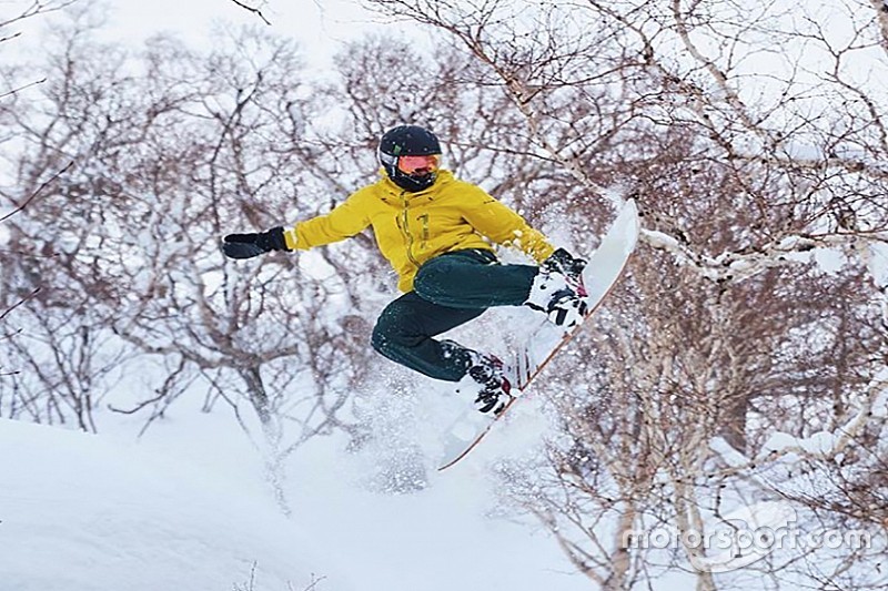 Snowboard, buceo y gimnasio, así entrenan los pilotos de F1 en invierno