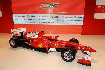 Tarihte bugün: Ferrari, 2010 aracını tanıtıyor