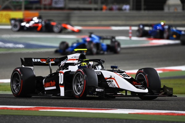 Formel 2 Bahrain 2022: Theo Pourchaire triumphiert im Hauptrennen