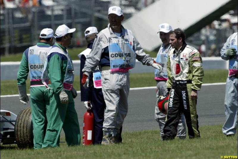 Jacques Villeneuve stops on track at the end of qualifying. French Grand Prix, Magny Course, France, July 20th 2002.
