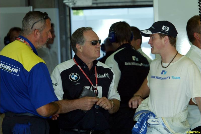 Patrick Head and Ralf Schumacher, Williams. Qualifying, French Grand Prix, Magny Course, France, July 20th 2002.