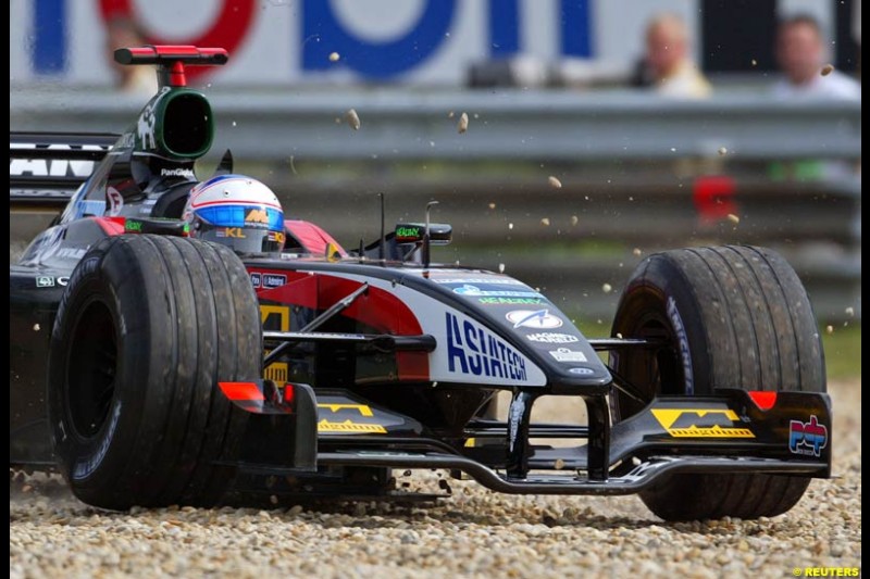 Anthony Davidson, Minardi, takes a trip across the gravel during Saturday Free Practice, Hungarian Grand Prix, Budapest, August 17 2002.