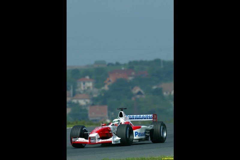 Allan McNish, Toyoyta, during Saturday free practice, Hungarian Grand Prix, Budapest, August 17 2002.