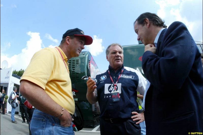 Nigel Mansell chats to Patrick Head, Williams. Belgian Grand Prix, Spa-Francorchamps, Belgium, August 31st 2002.