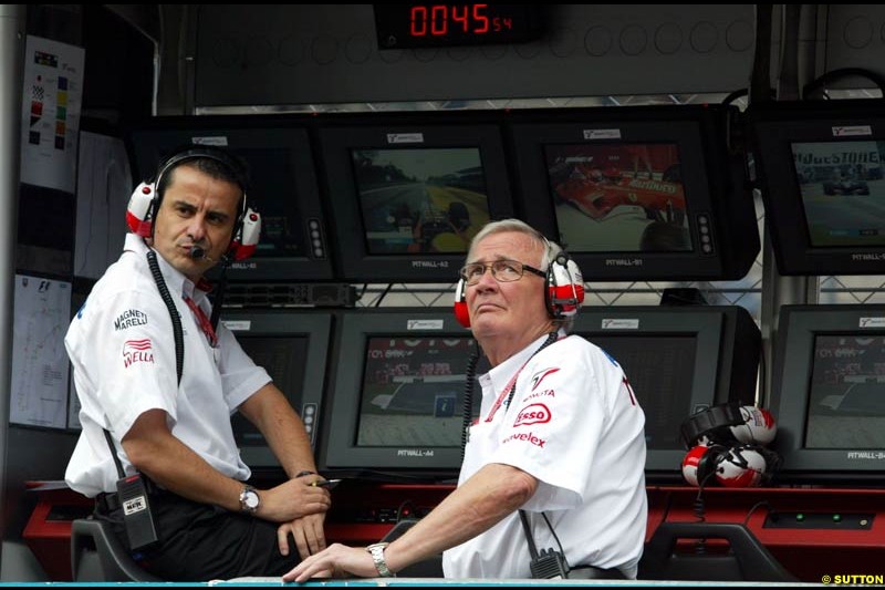 The Toyota pitwall, during Friday Free Practice. Italian Grand Prix, Monza, Italy. September 13th 2002.