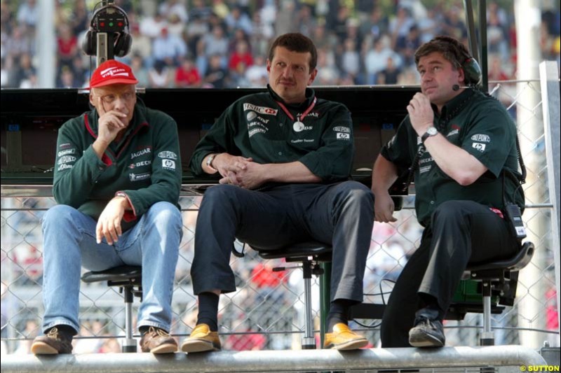 The Jaguar pit wall, during Qualifying. Italian Grand Prix, Monza, Italy. September 14th 2002.