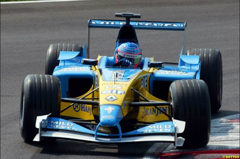 Jenson Button, Renault, during Qualifying. Italian Grand Prix, Monza, Italy. September 14th 2002.